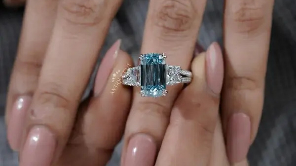 Affordable Lab Grown Blue Diamond Rings With Luxury Appeal